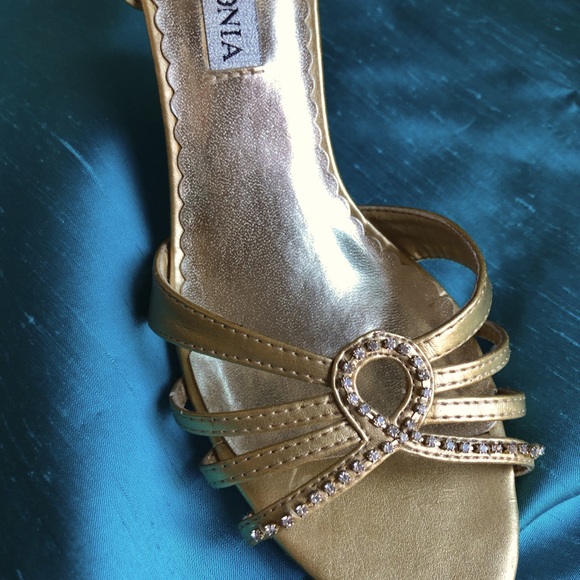 Gold heels with Rhinestone strap - Picture 3 of 6
